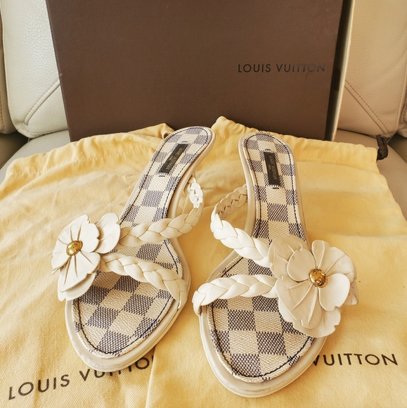 Louis Vuitton ladies sandals - Picture 1 of 16